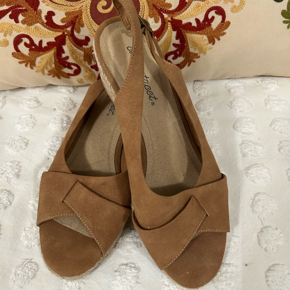 comfort plus by Predictions Women's Brown Slingback Sandals